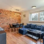 Apartment Osiedle Tysiaclecia Piastow By Bookinghost