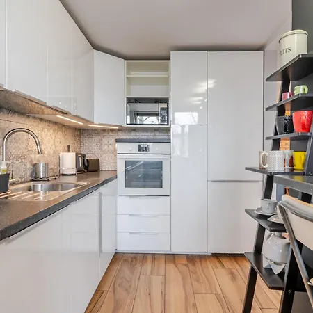 Osiedle Tysiaclecia Piastow By Bookinghost 아파트 카토비체